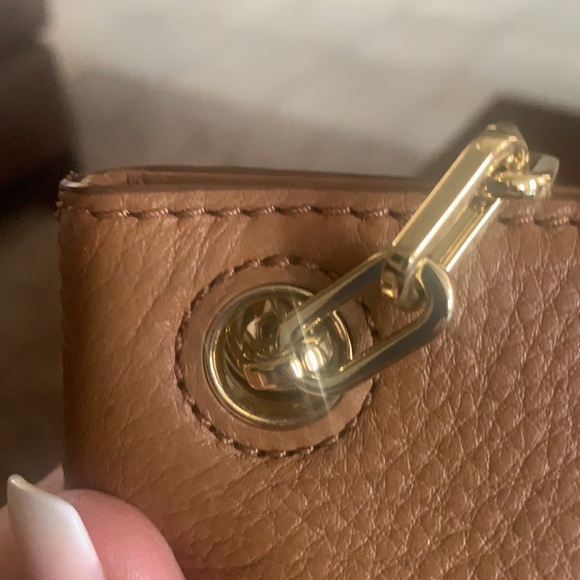 Tory Burch flat neutral versatile purse. Used once. Perfect condition - Picture 4 of 12